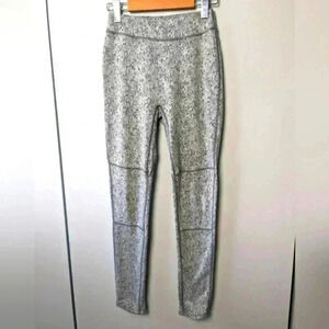 GYMSHARK dry Legging size small  in great used condition!